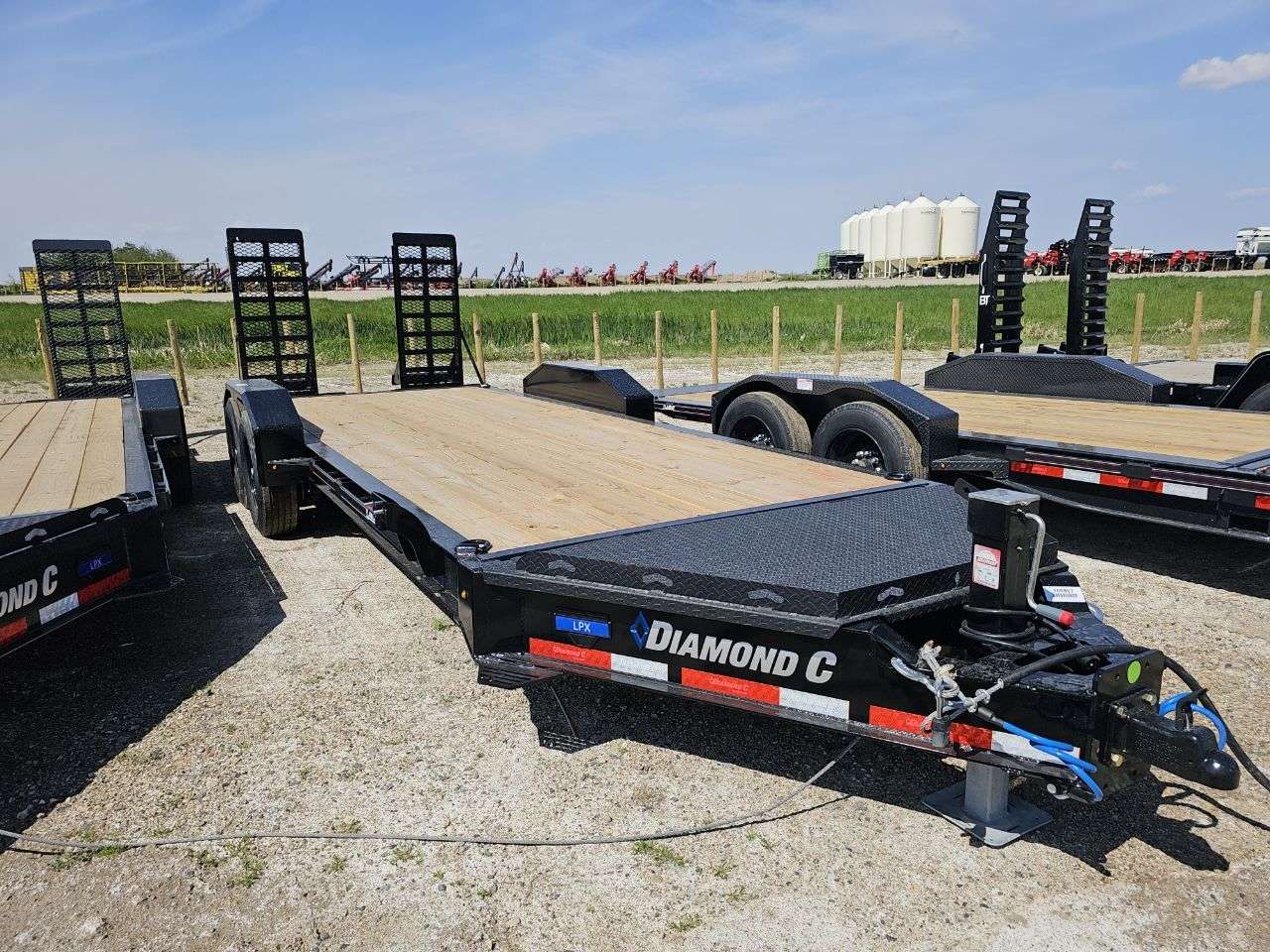 2025 Diamond C LPX 8'6" x 20' Beavertail Flat Deck