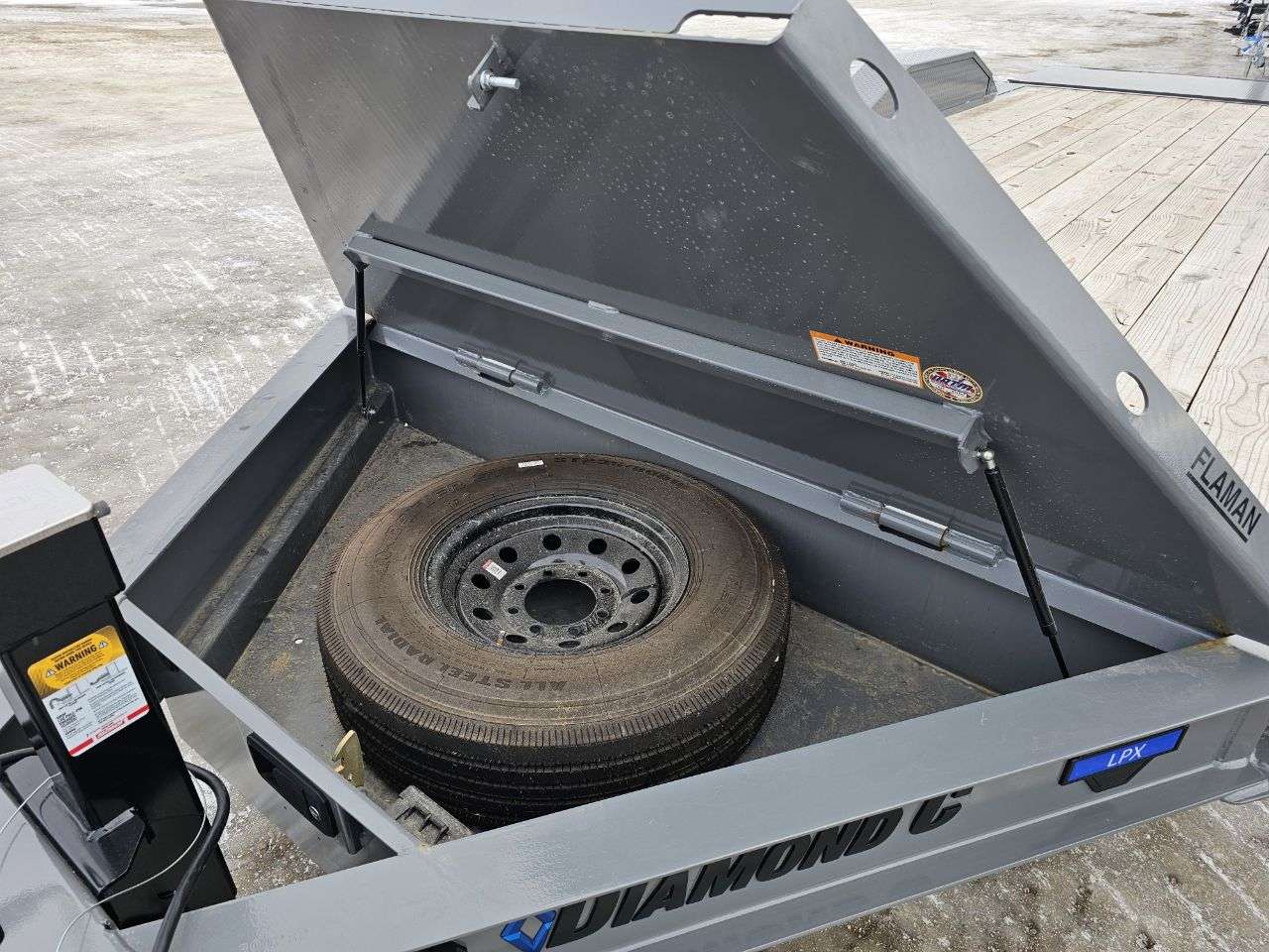 2025 Diamond C LPX 8'6" x 22' Beavertail Flat Deck Trailer