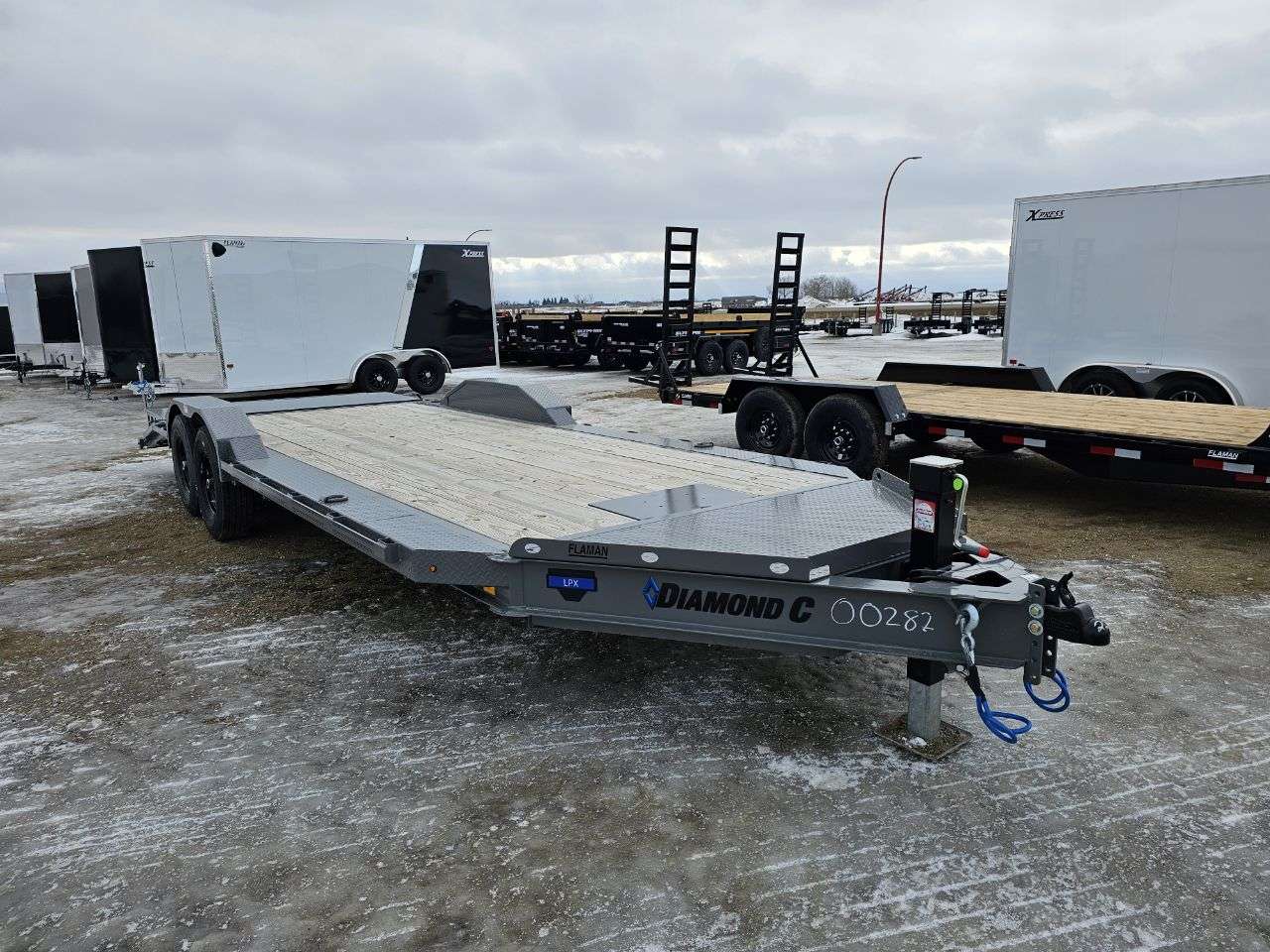 2025 Diamond C LPX 8'6" x 22' Beavertail Flat Deck Trailer