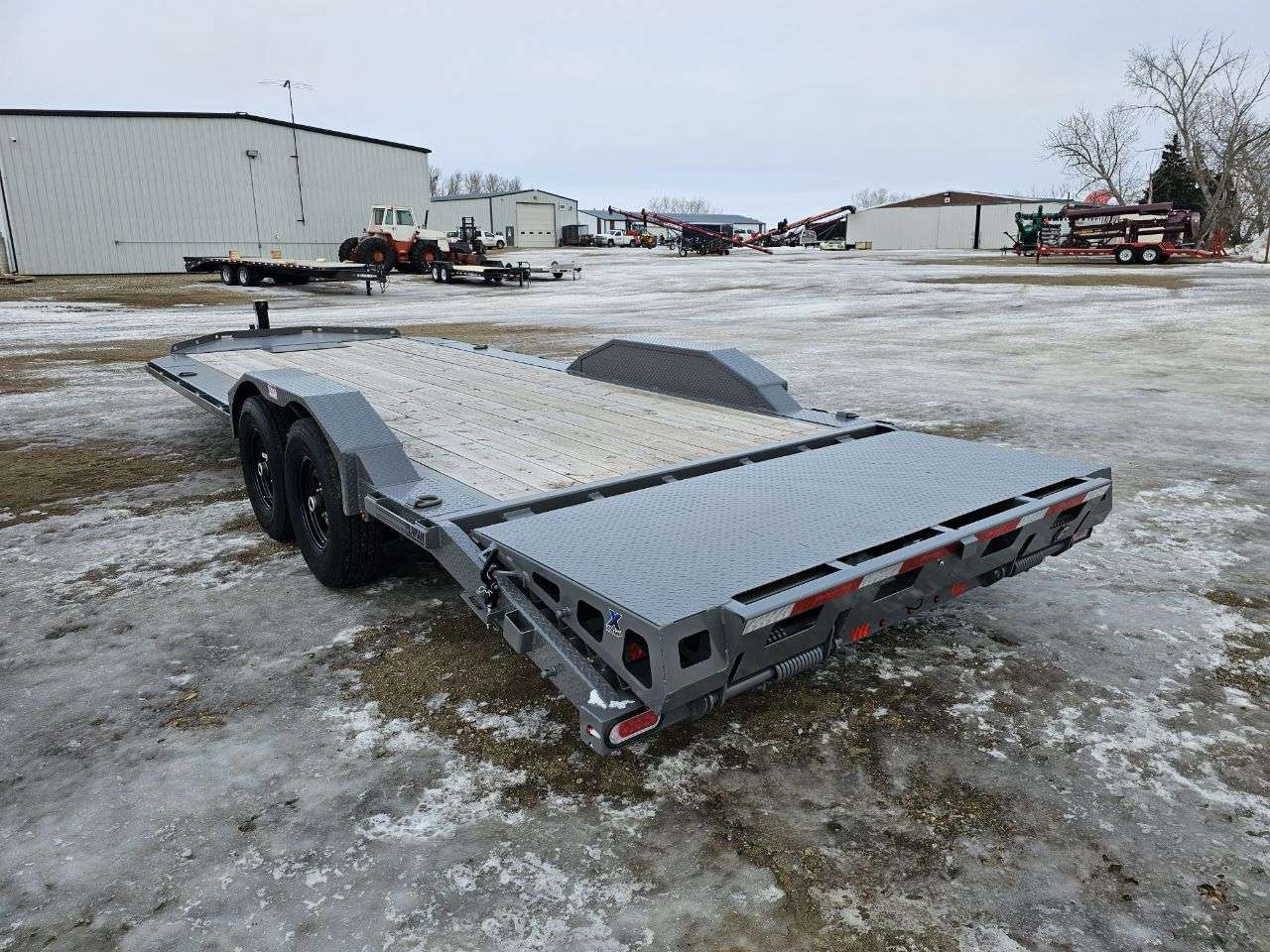 2025 Diamond C LPX 8'6" x 22' Beavertail Flat Deck Trailer