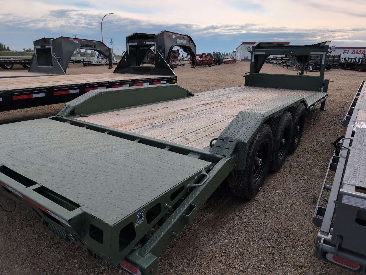 2025 Diamond C LPX 8'6" x 24' GN BT Flat Deck Trailer