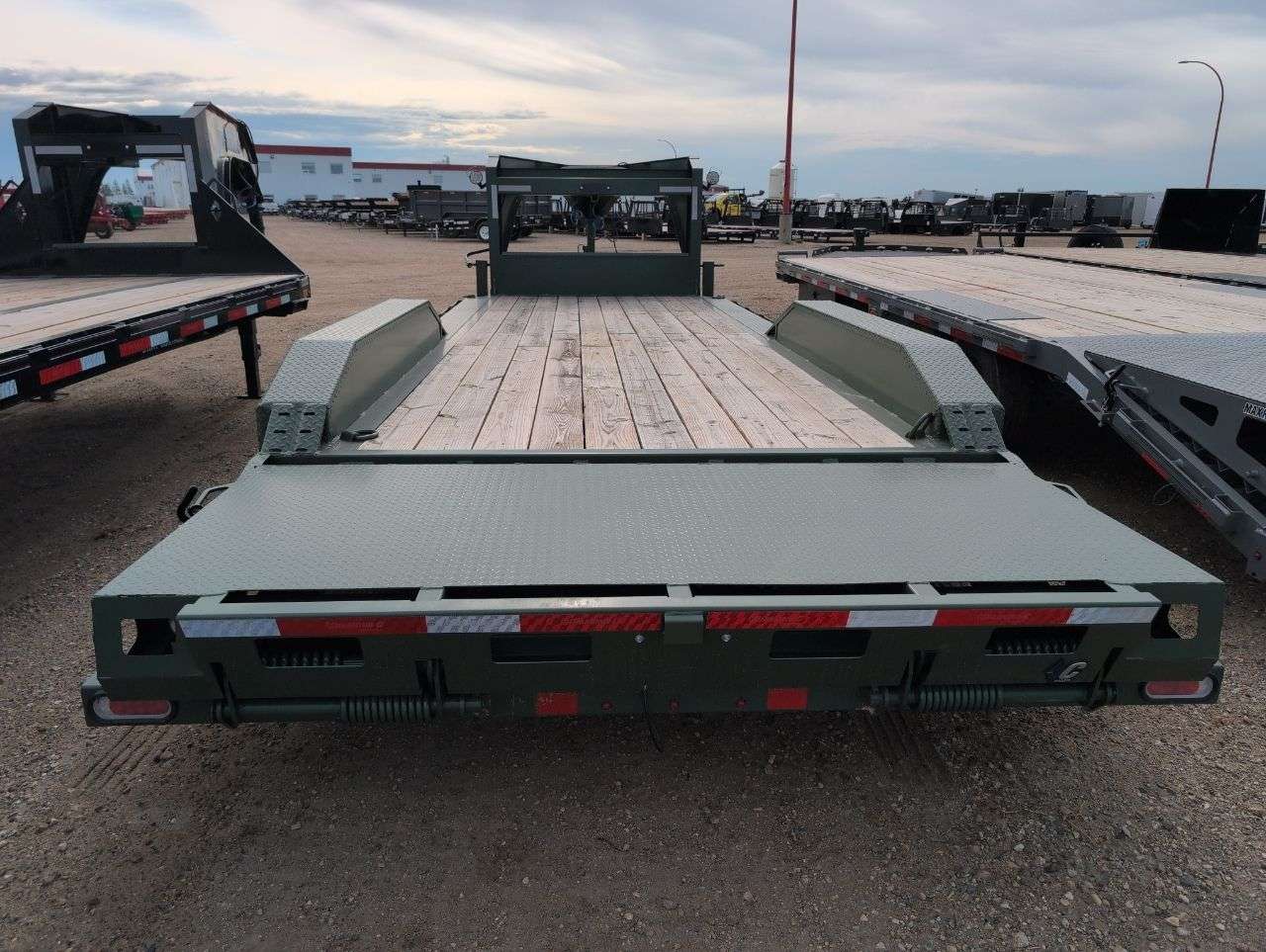 2025 Diamond C LPX 8'6" x 24' GN BT Flat Deck Trailer
