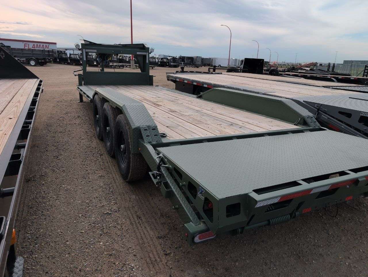 2025 Diamond C LPX 8'6" x 24' GN BT Flat Deck Trailer
