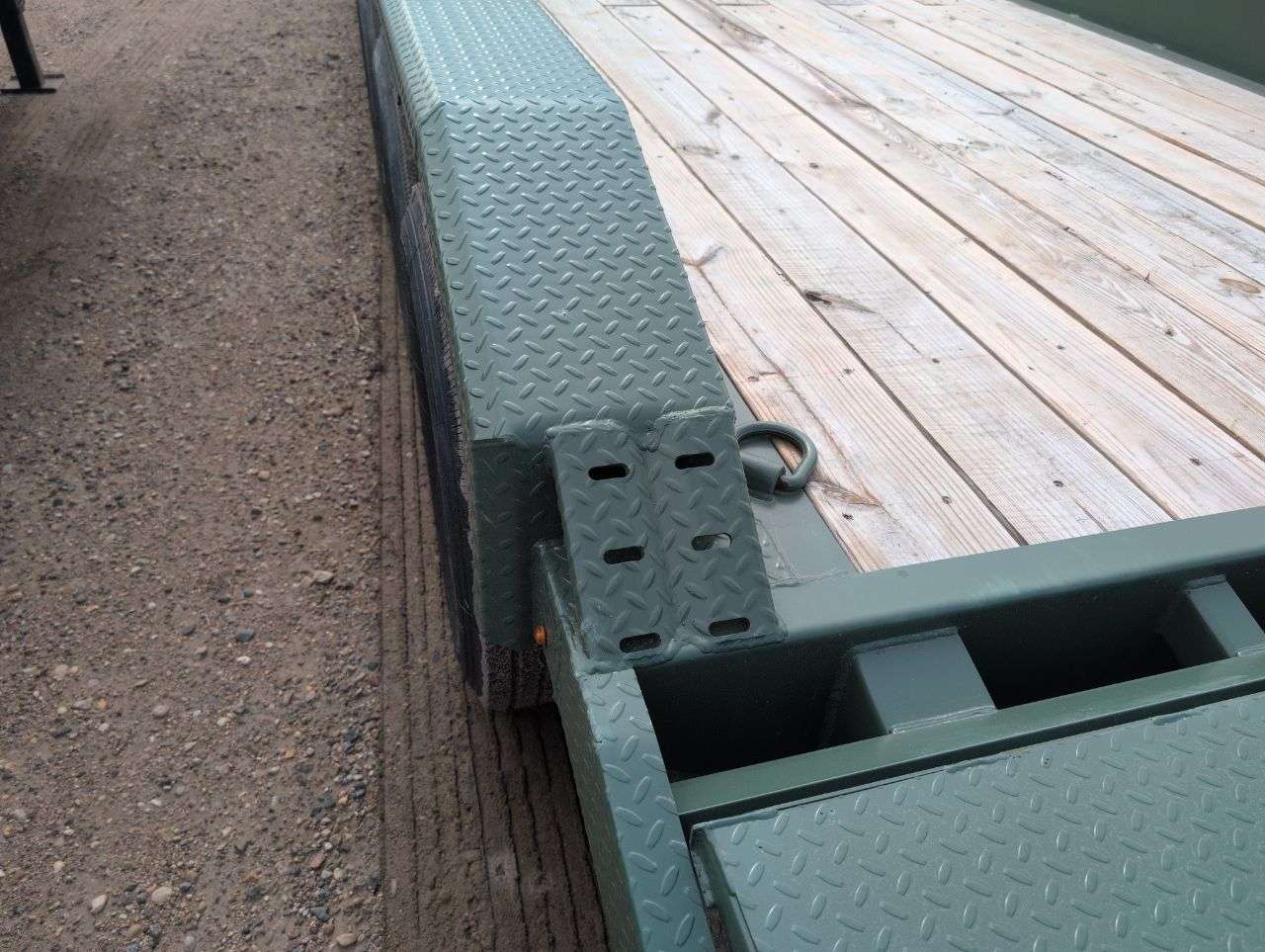 2025 Diamond C LPX 8'6" x 24' GN BT Flat Deck Trailer