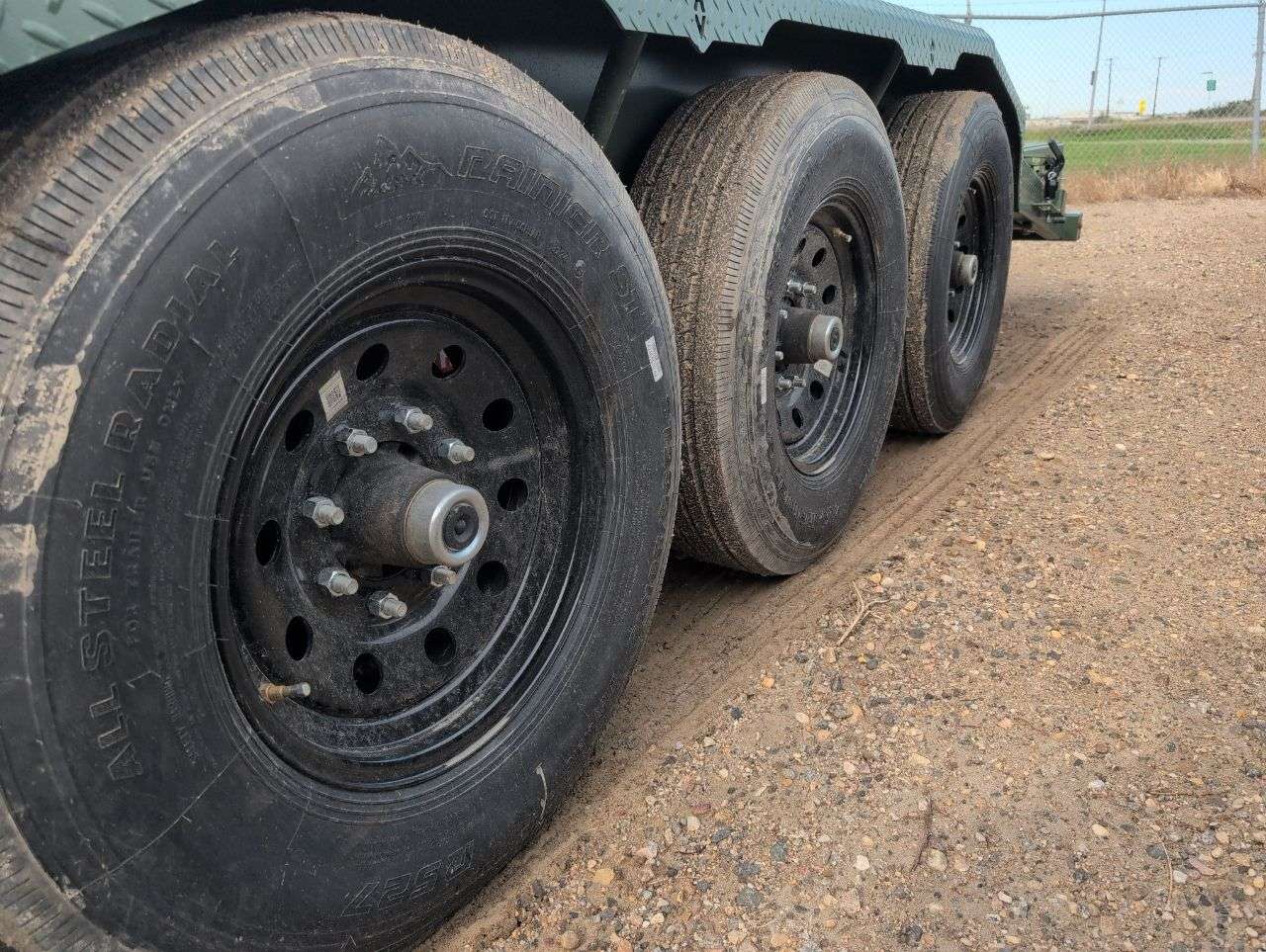 2025 Diamond C LPX 8'6" x 24' GN BT Flat Deck Trailer