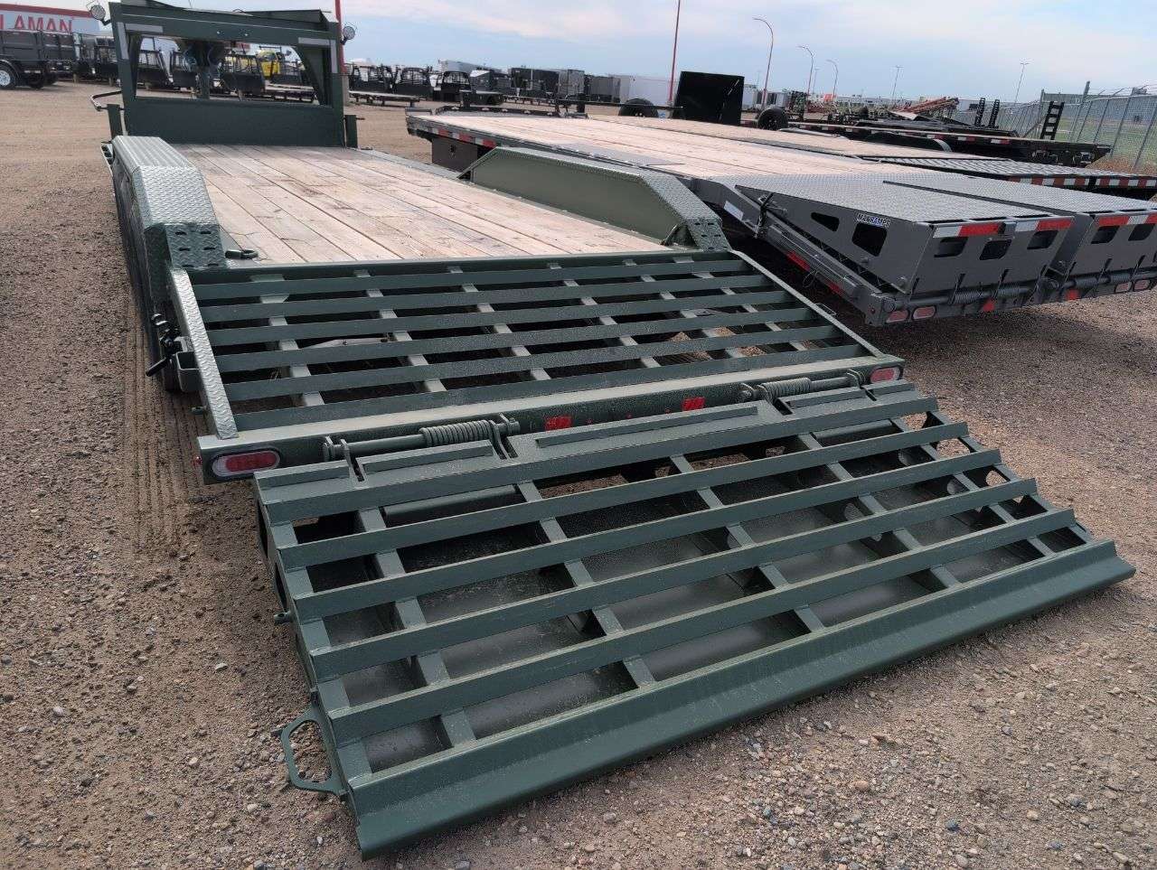 2025 Diamond C LPX 8'6" x 24' GN BT Flat Deck Trailer