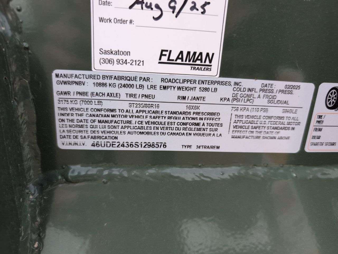 2025 Diamond C LPX 8'6" x 24' GN BT Flat Deck Trailer