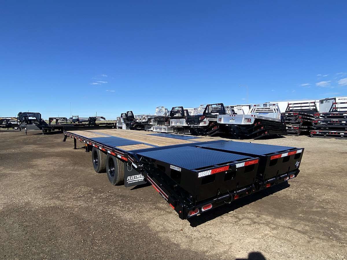 2025 Diamond C PX212- 30' Pintle Hitch Trailer