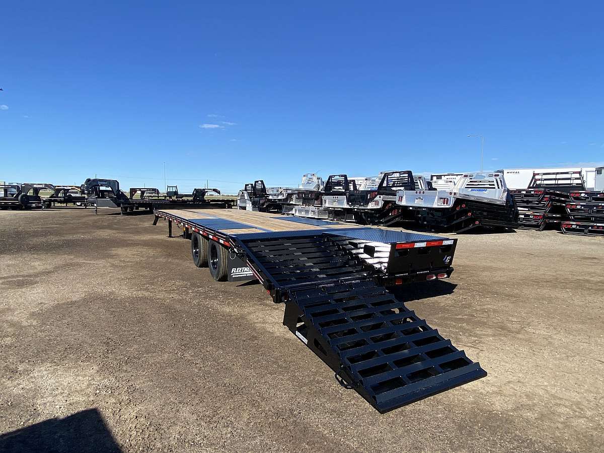 2025 Diamond C PX212- 30' Pintle Hitch Trailer