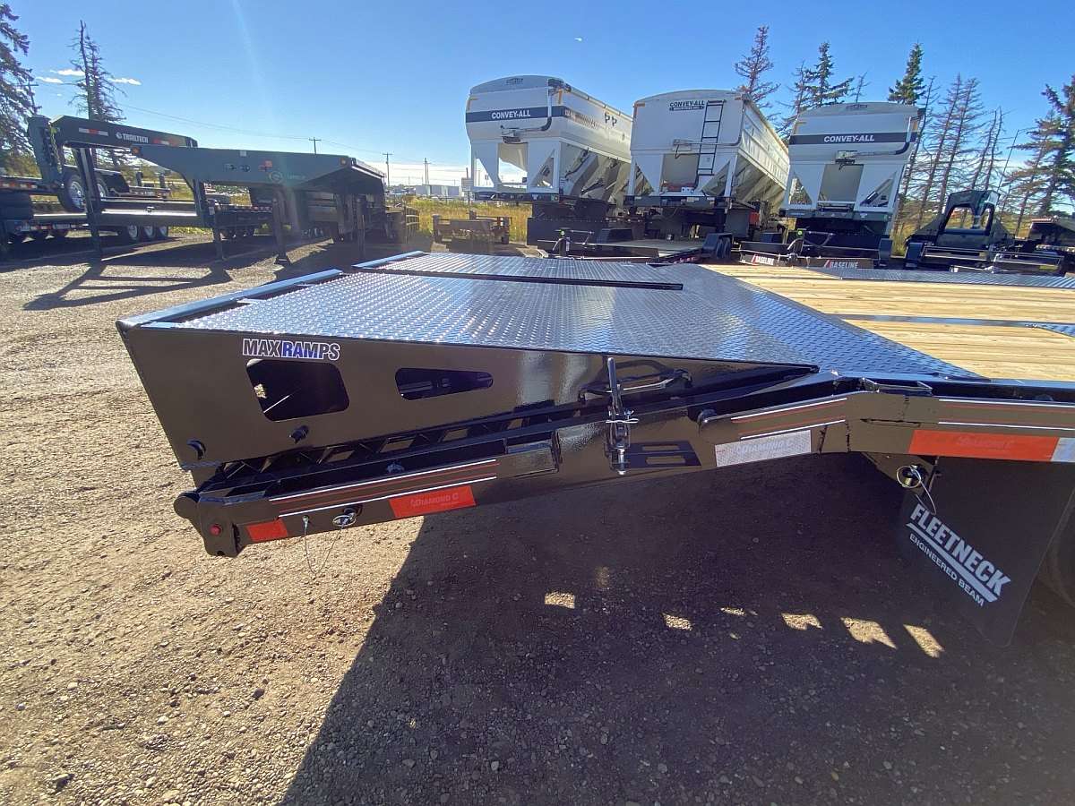 2025 Diamond C PX212- 30' Pintle Hitch Trailer