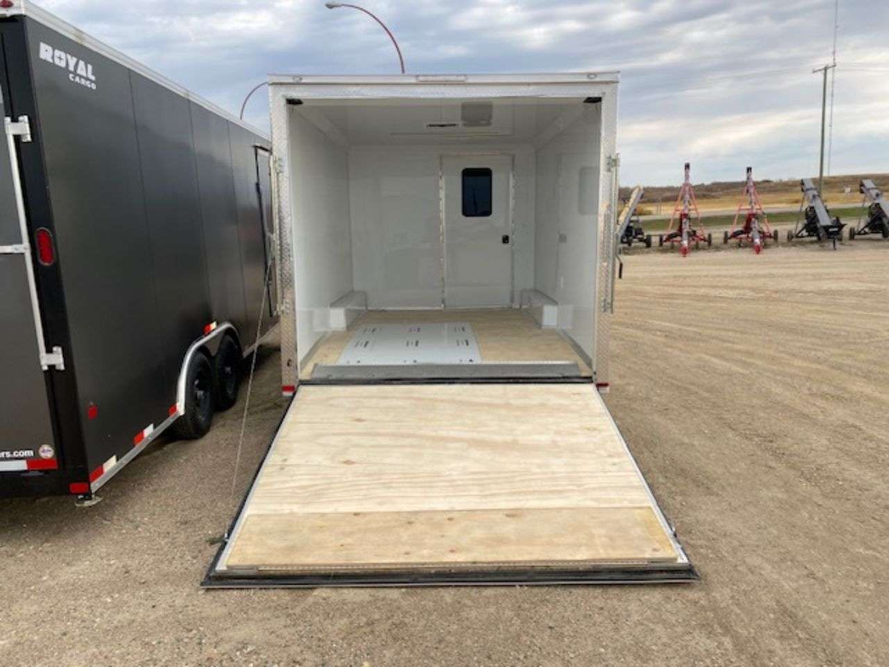 2025 Freedom 8'6" x 24' Office Combo