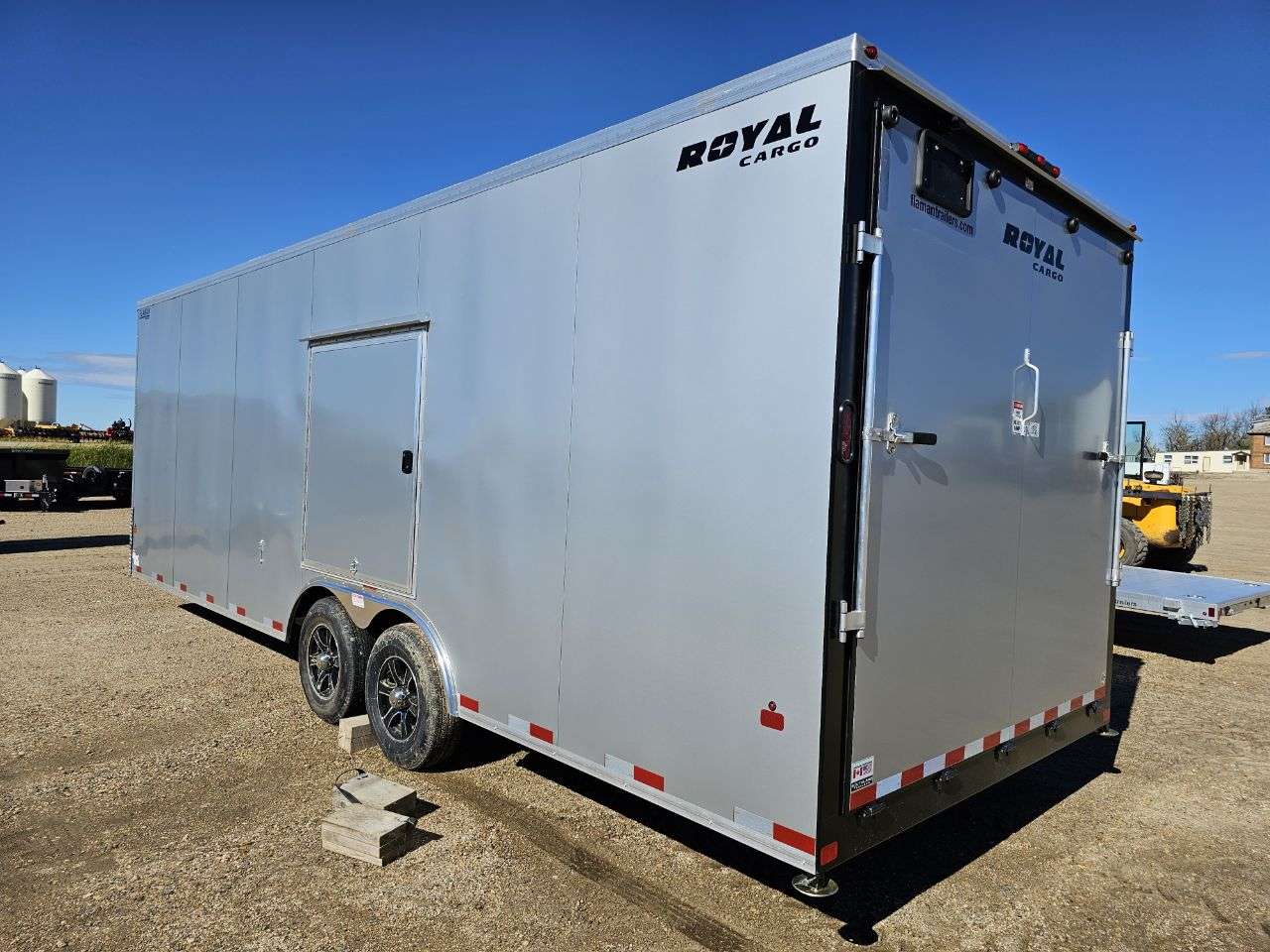 2025 Royal LARC 8'6" x 24' Flat Front Car Hauler