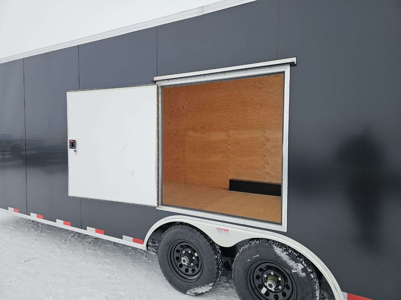 2025 Royal LARC 8'6" x 24' Flat Front Car Hauler