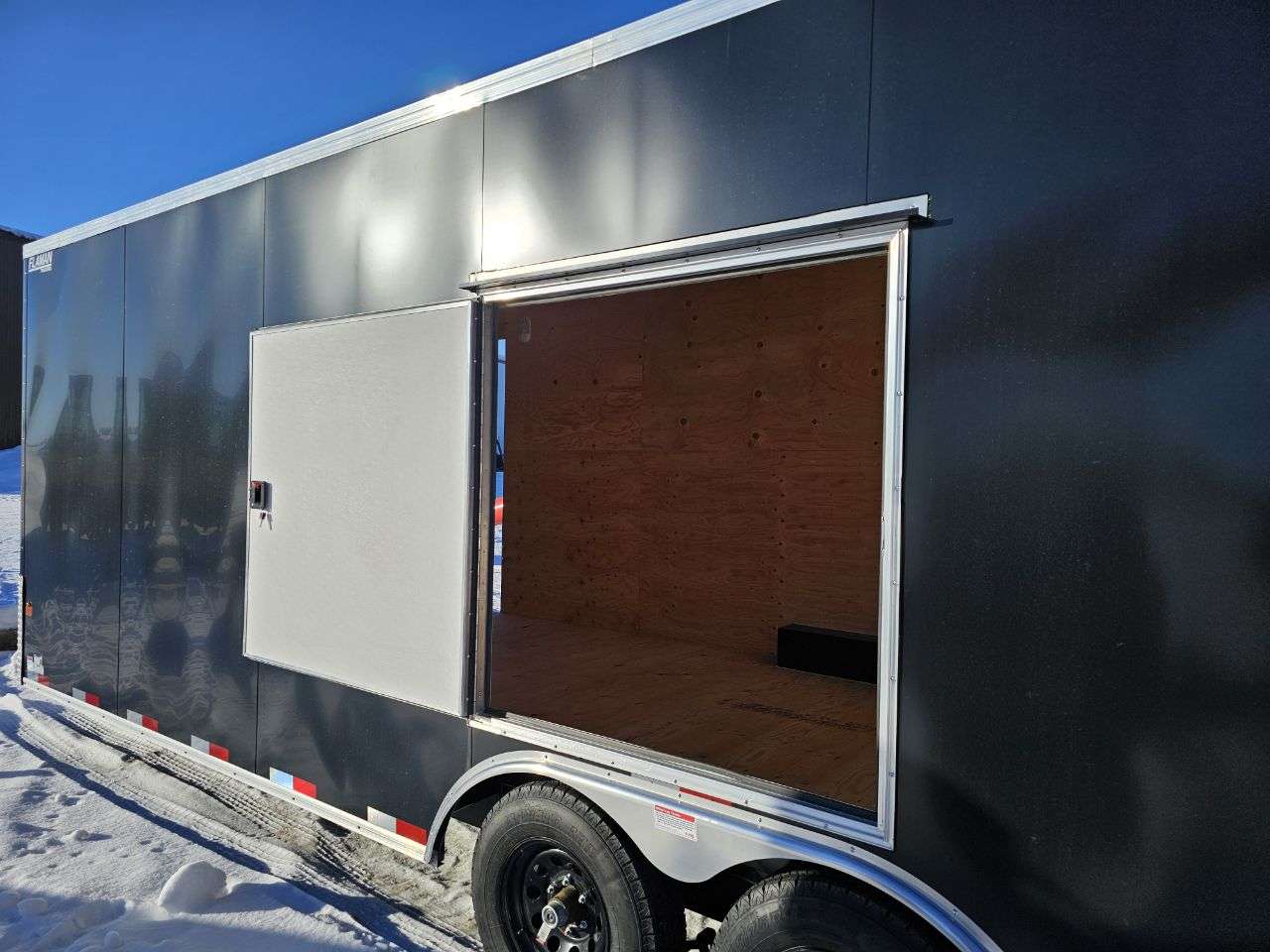 2025 Royal LARC 8'6" x 24' Flat Front Car Hauler