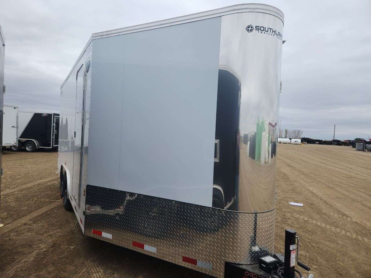 2025 Royal LARSM 8'6" x 16' + V-Nose Toy Hauler Trailer
