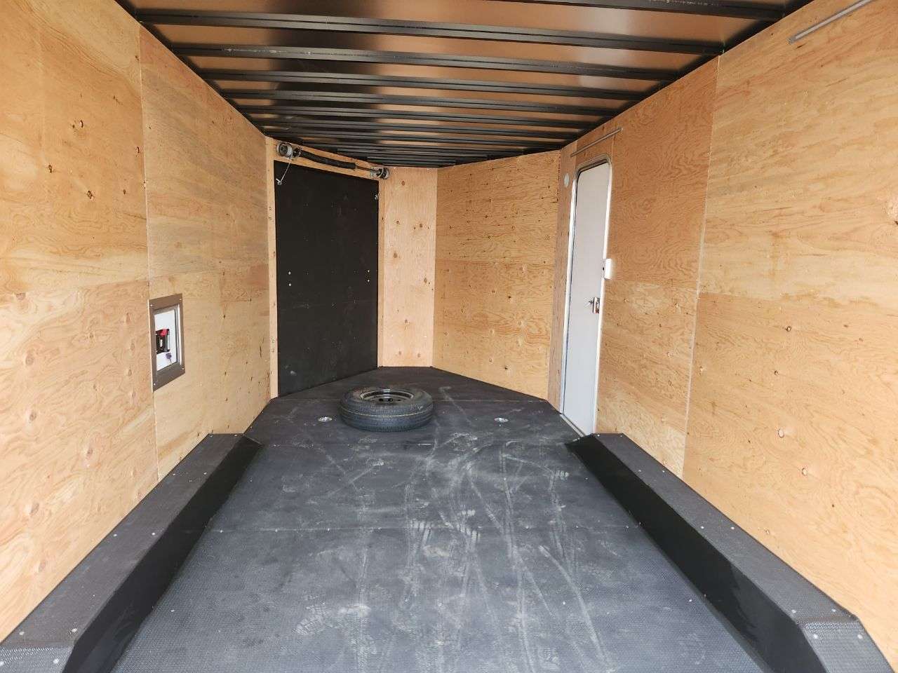 2025 Royal LARSM 8'6" x 16' + V-Nose Toy Hauler Trailer