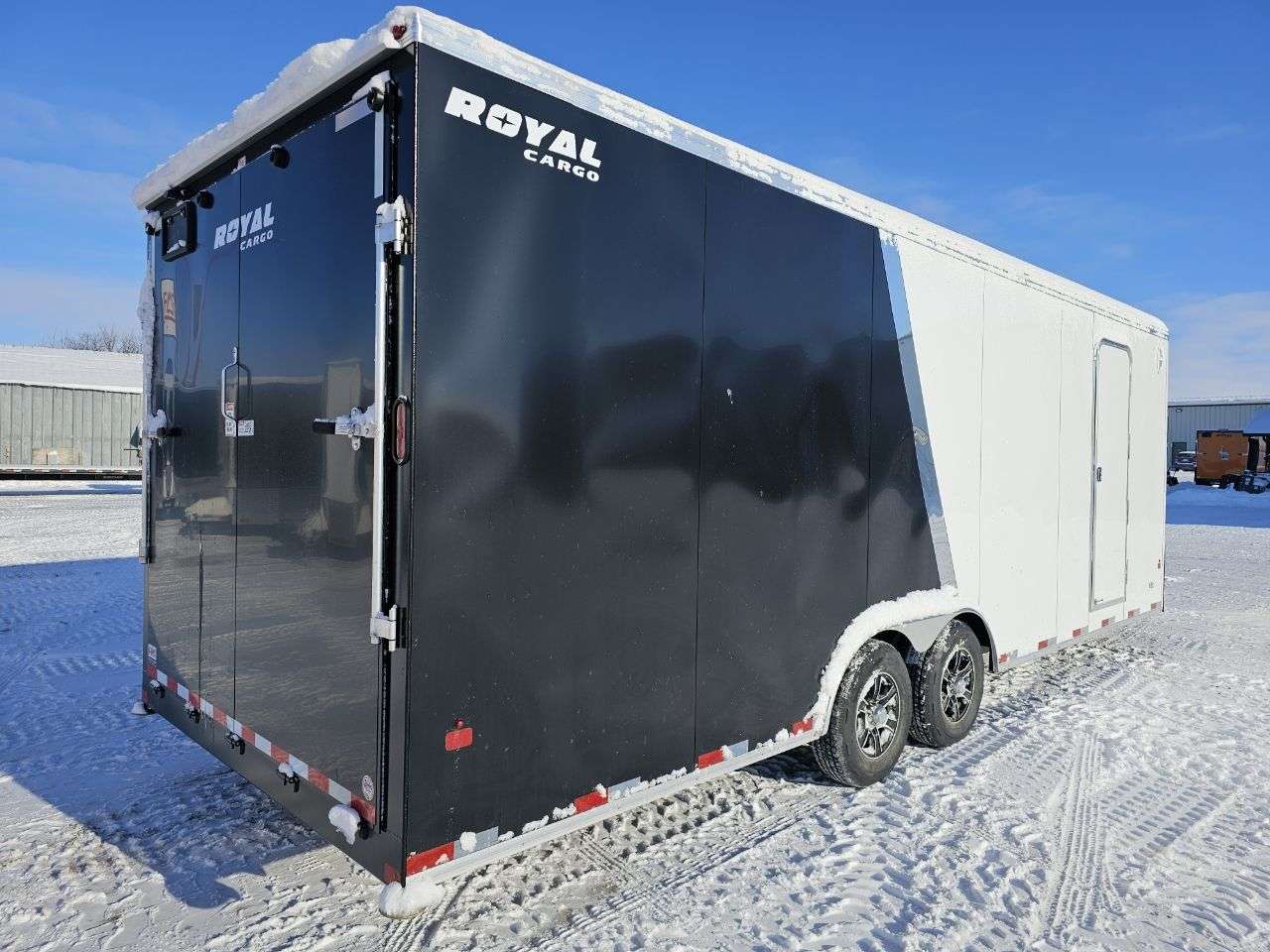 2025 Royal LARSM 8'6" x 22' + V-Nose Toy Hauler