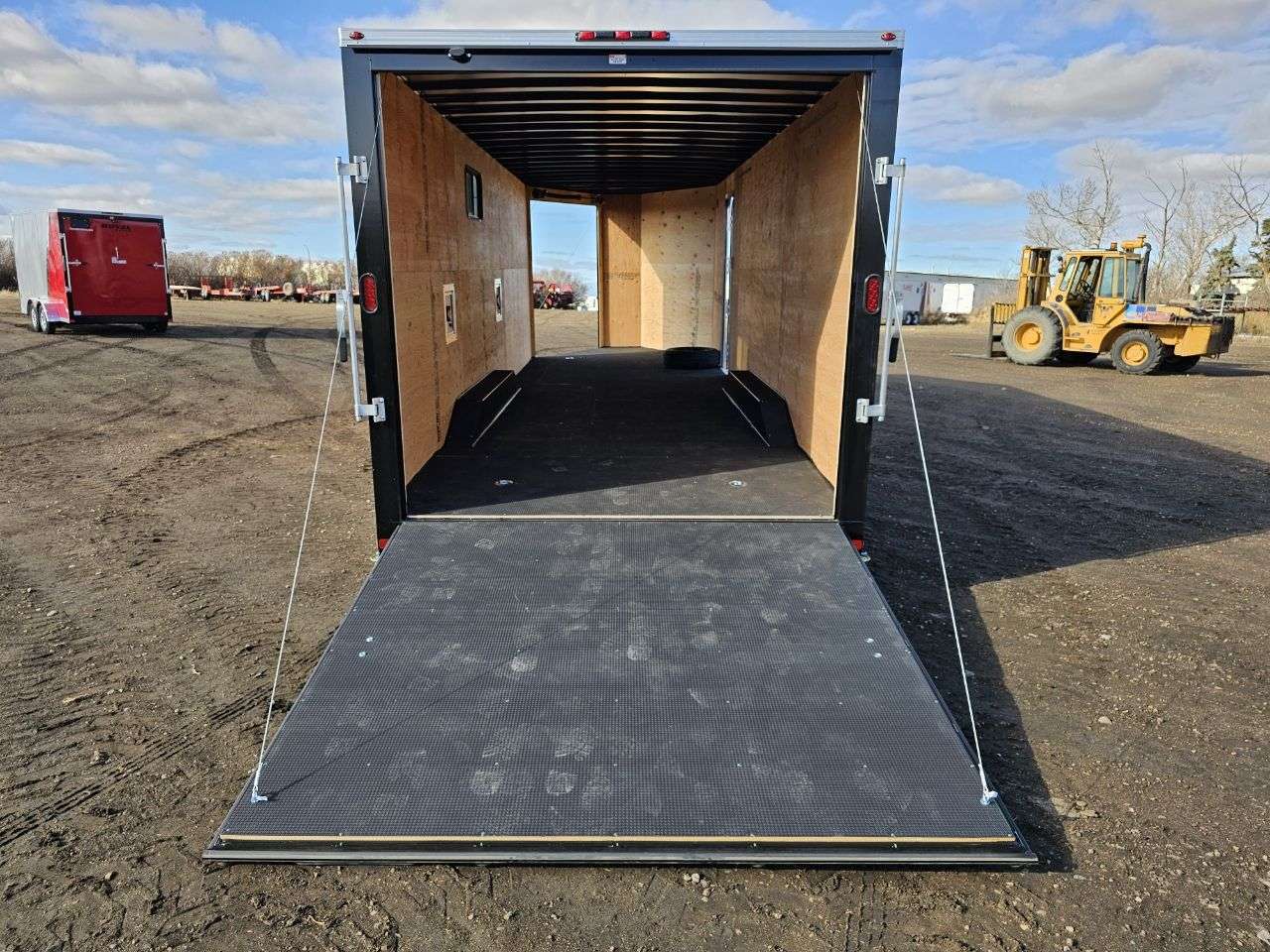 2025 Royal LARSM 8'6" x 24' + V-Nose Toy Hauler