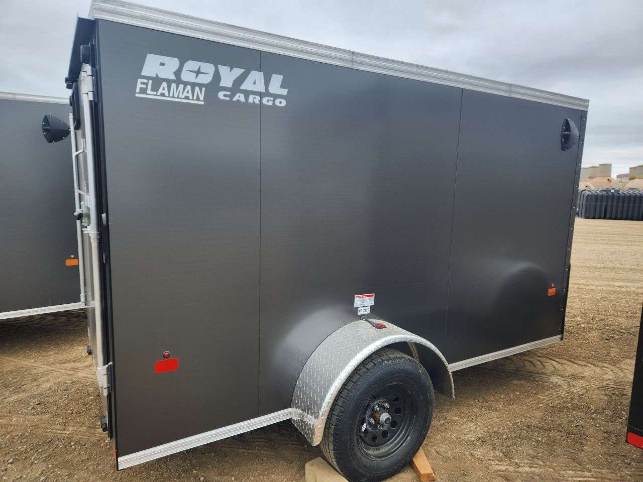 2025 Royal LCH 5' x 10' + V-Nose Cargo