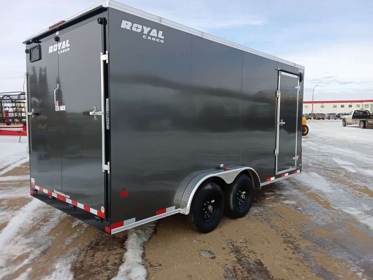 2025 Royal LCH 7'6" x 16' + V-Nose Cargo