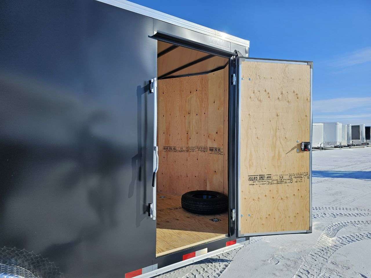 2025 Royal LCH 7'6" x 16' + V-Nose Cargo