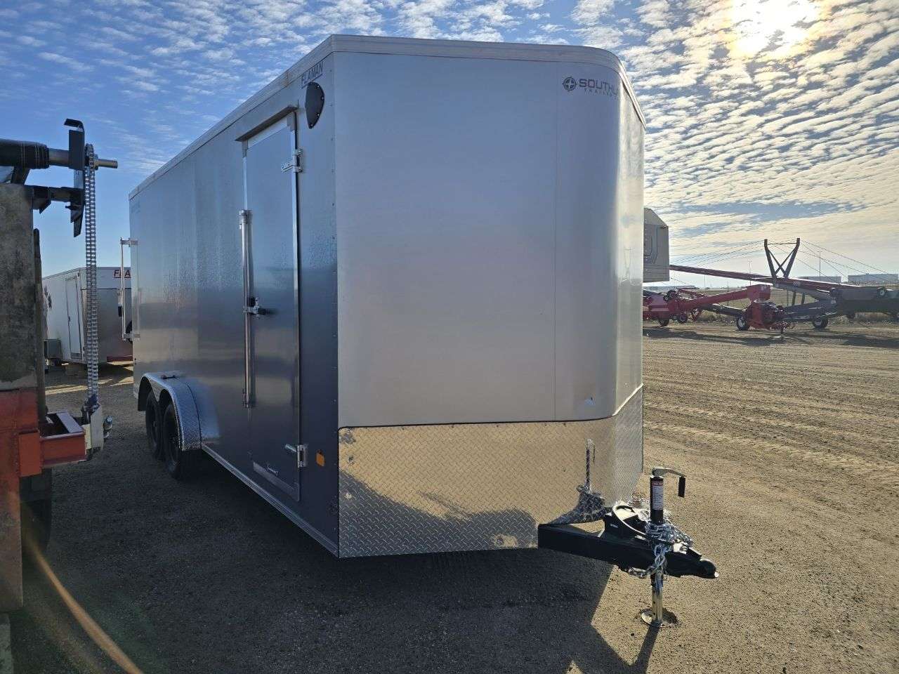 2025 Royal LCH 7'6" x 18' + V-Nose Cargo