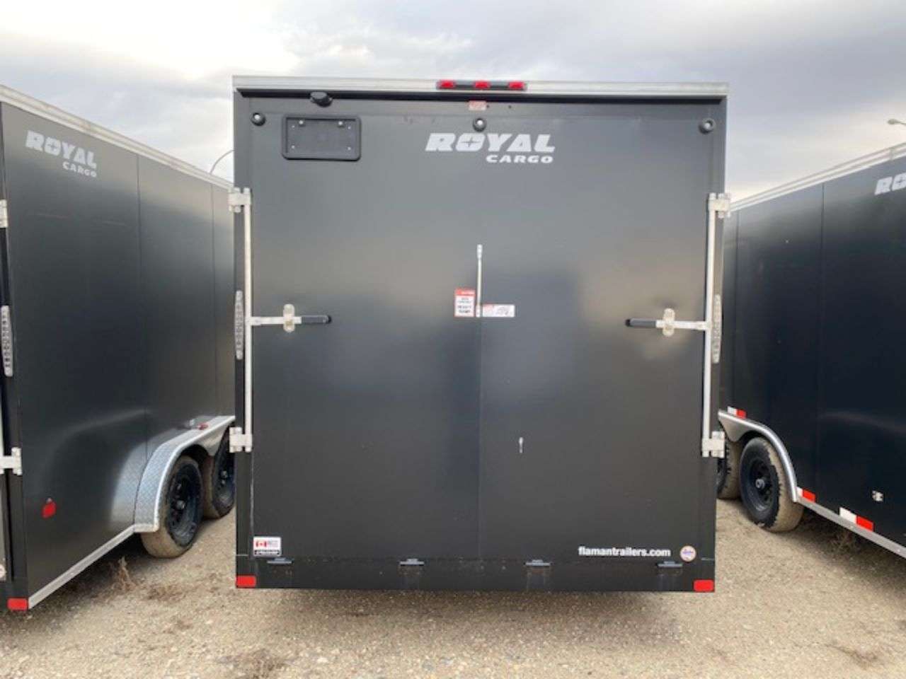 2025 Royal LCH 7'6" x 18' + V-Nose Cargo