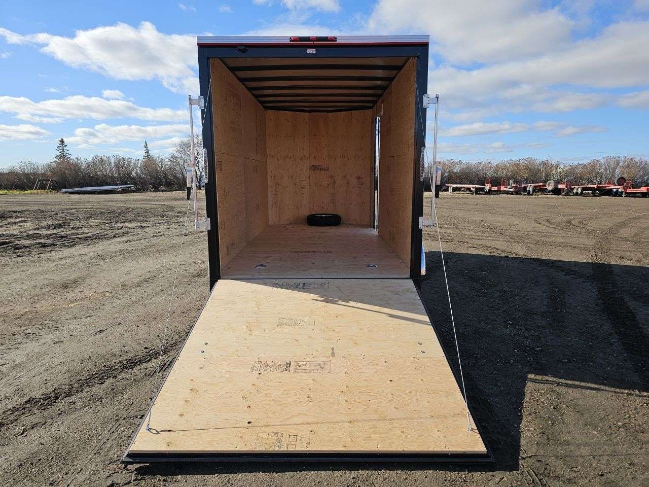 2025 Royal LCH 7' x 14' + V-Nose Cargo