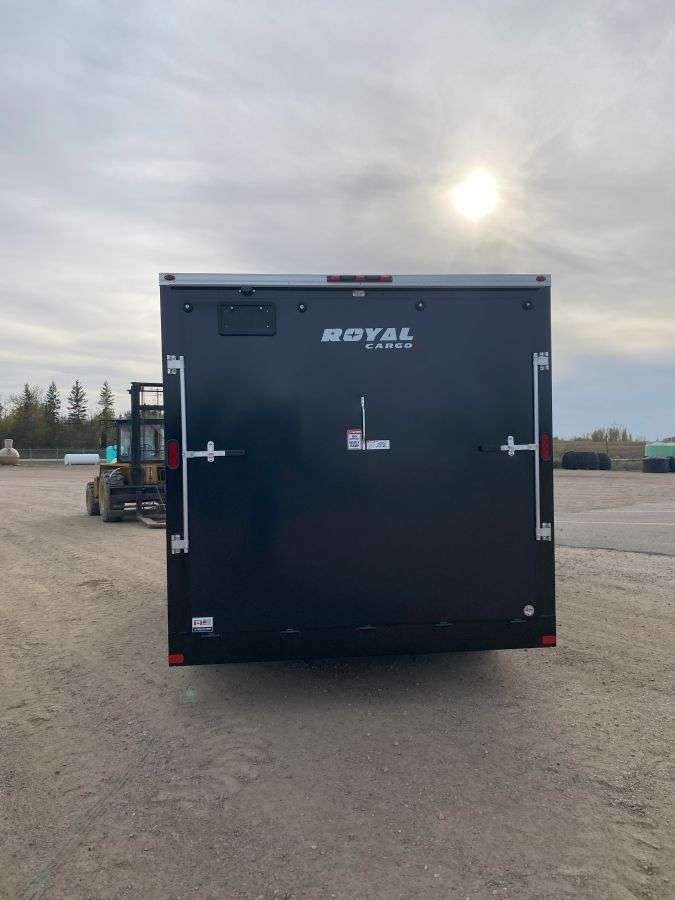 2025 Royal LCH 8'6" x 16' Flat Front Cargo