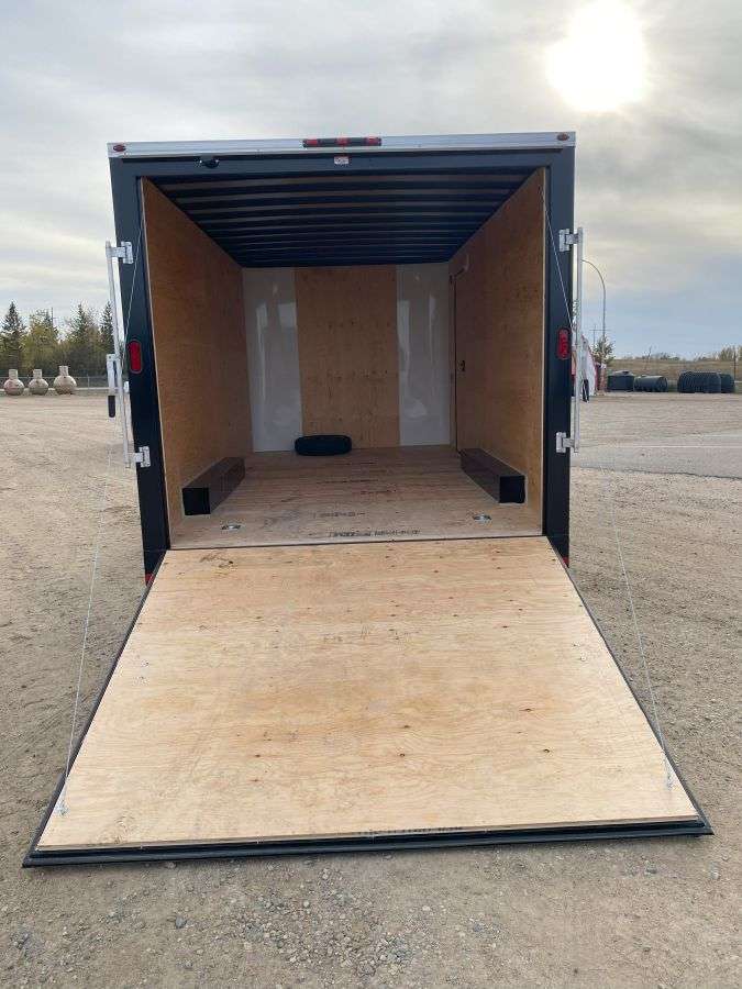 2025 Royal LCH 8'6" x 16' Flat Front Cargo