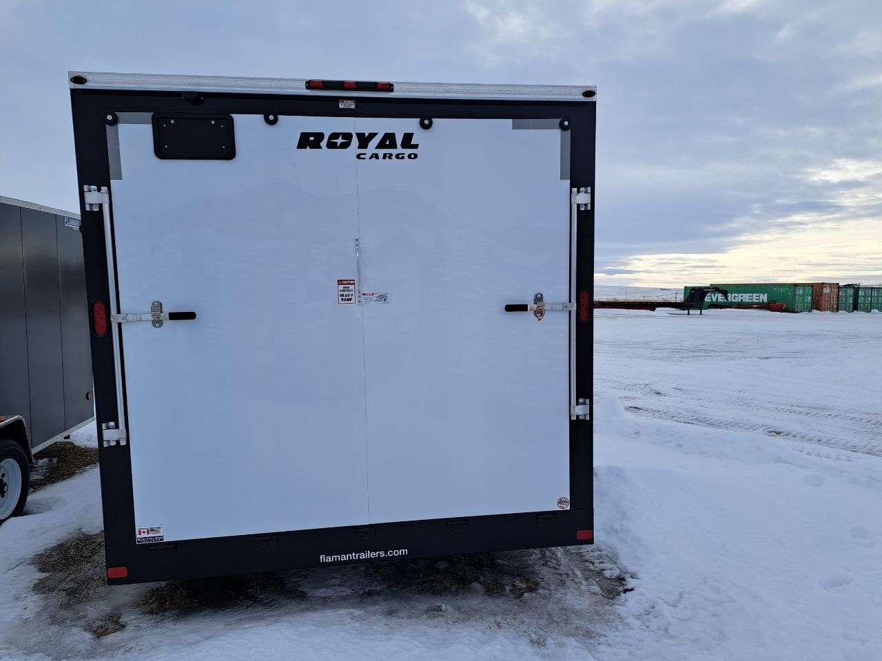 2025 Royal LCH 8'6" x 16' Flat Front Cargo