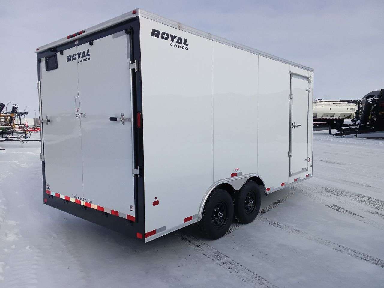 2025 Royal LCH 8'6" x 16' + V-Nose Cargo