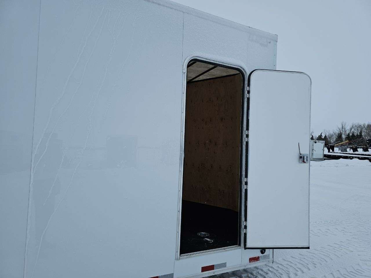 2025 Royal XR 8'6" x 22' + V-Nose Car Hauler Trailer