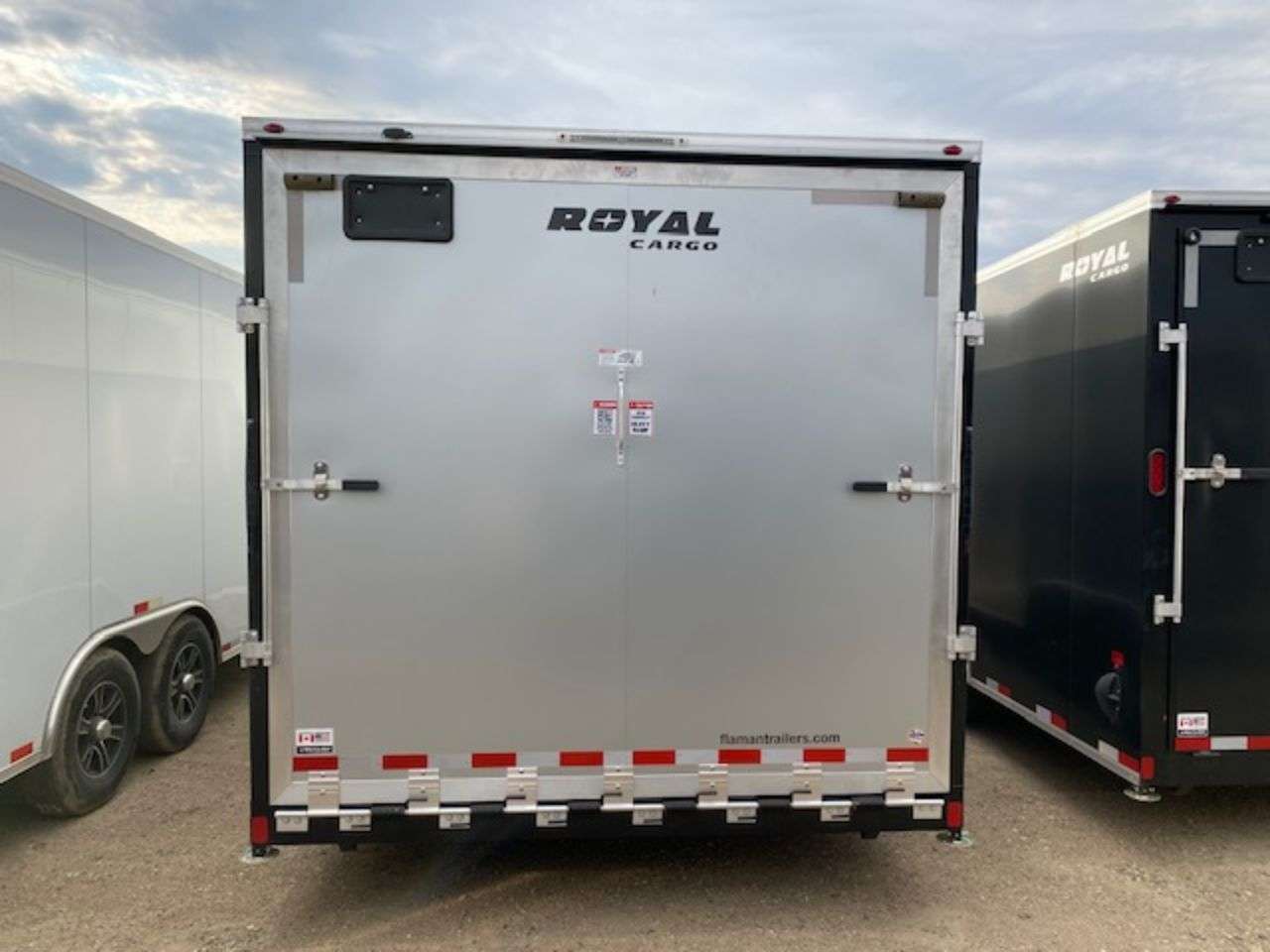 2025 Royal XR 8'6" x 22' + V-Nose Toy Hauler