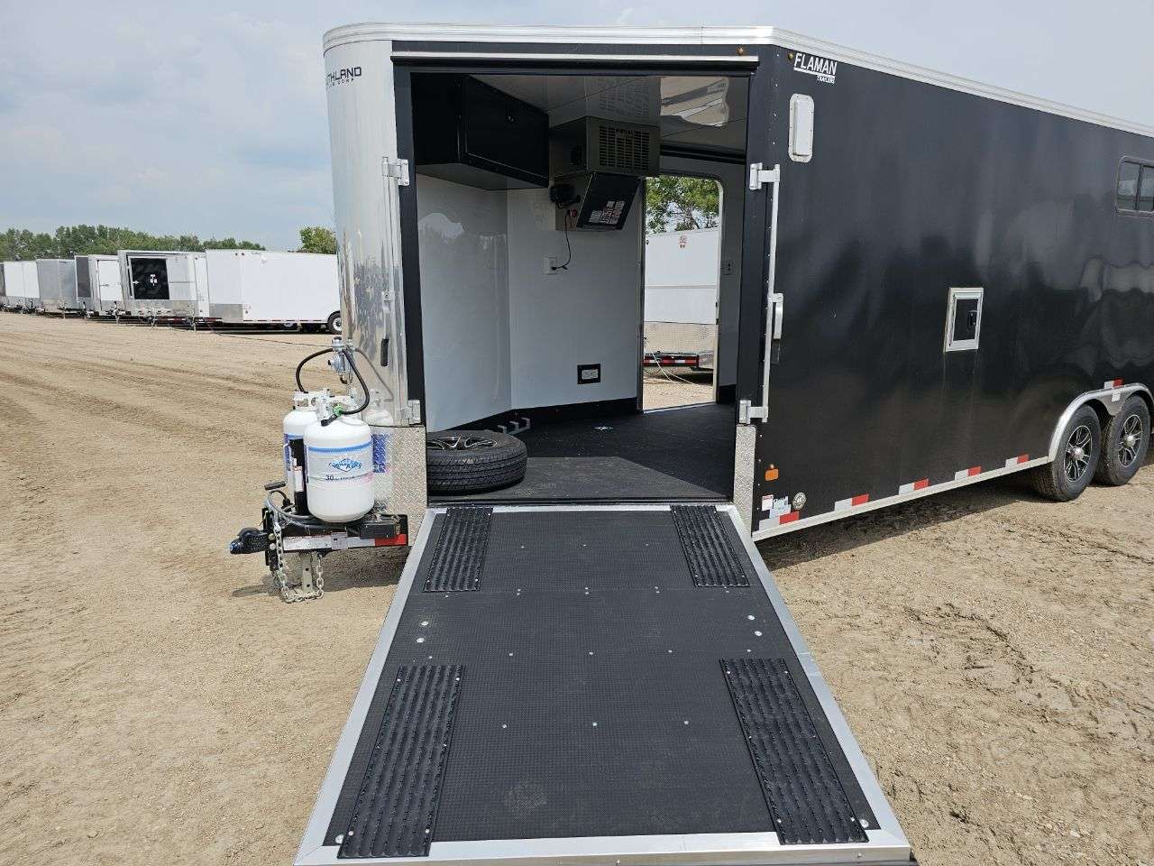 2025 Royal XR 8'6" x 22' + V-Nose Toy Hauler