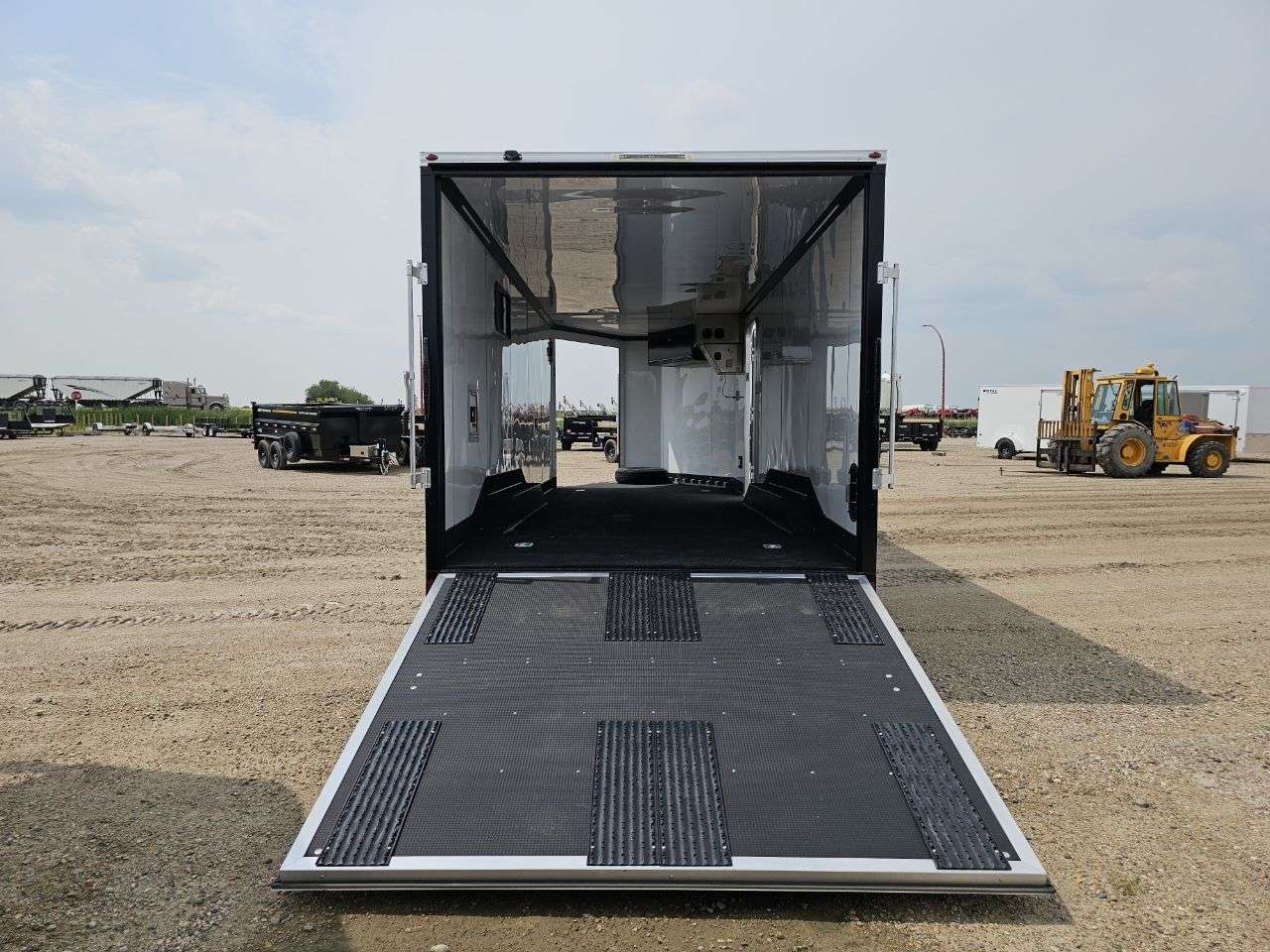 2025 Royal XR 8'6" x 22' + V-Nose Toy Hauler