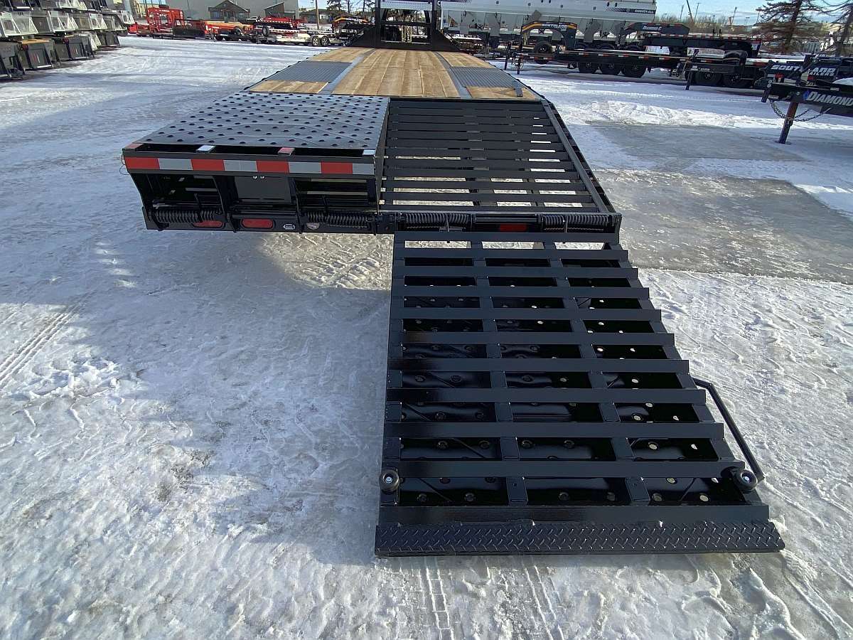 2025 Southland 26' + 6' Gooseneck Trailer