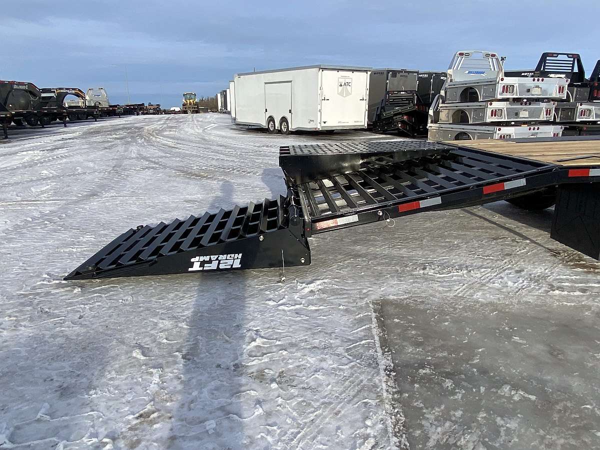 2025 Southland 26' + 6' Gooseneck Trailer