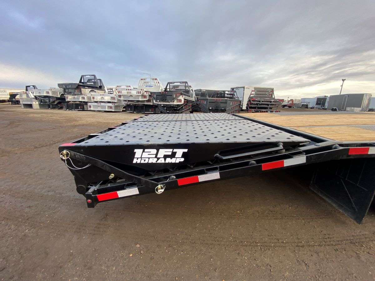 2025 Southland 30' + 6' Gooseneck Trailer