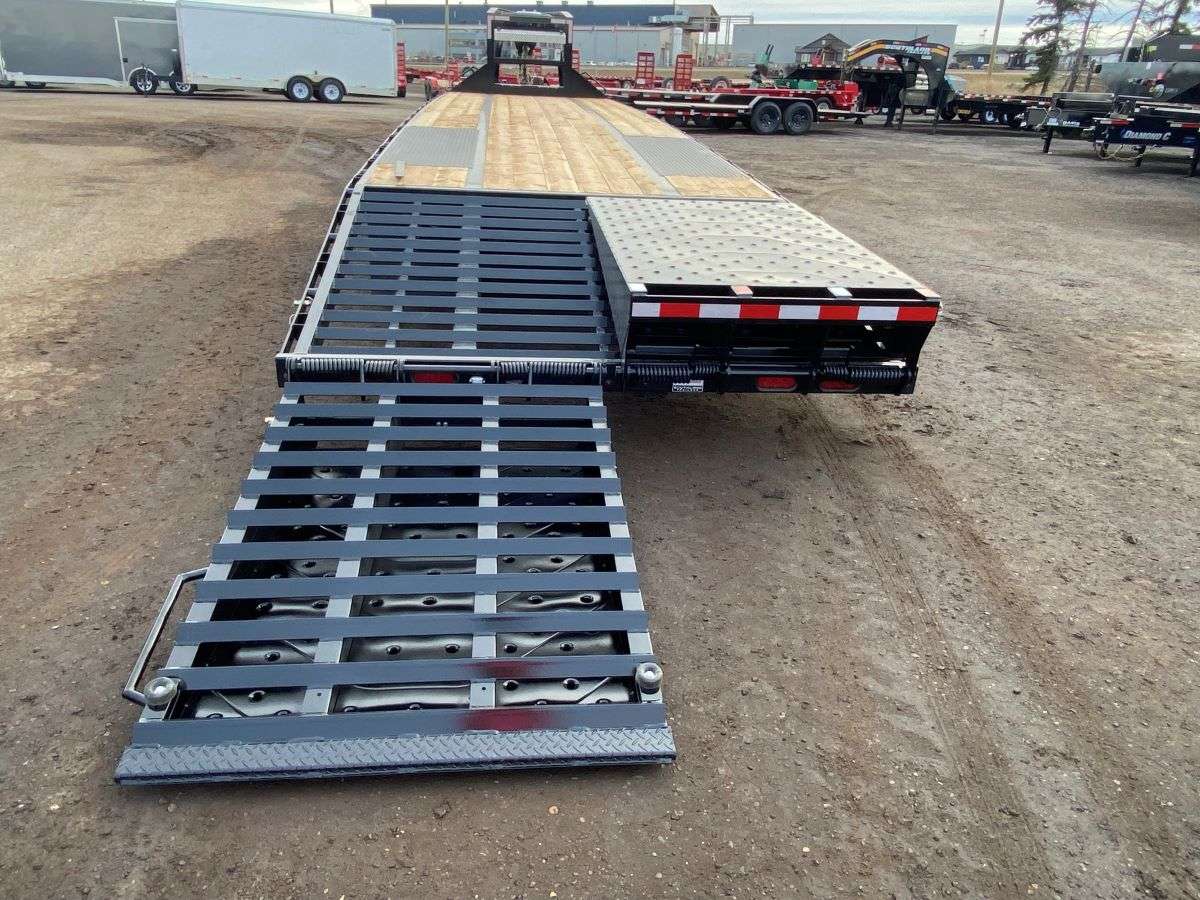 2025 Southland 30' + 6' Gooseneck Trailer