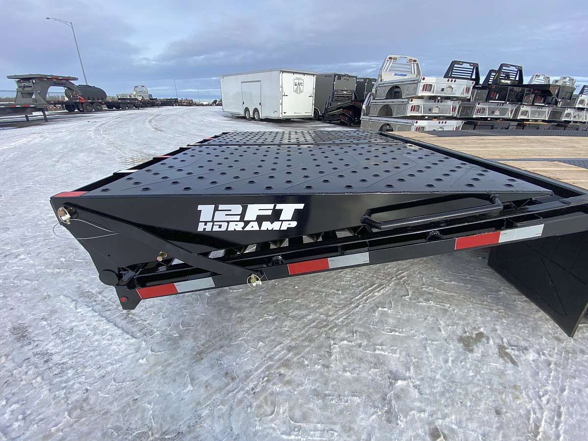 2025 Southland 30' + 6' Gooseneck Trailer