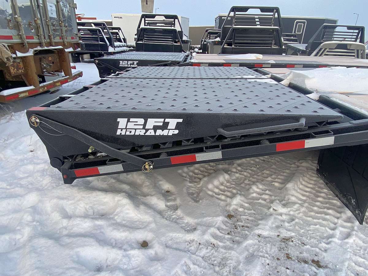 2025 Southland 34' + 6' Gooseneck Trailer