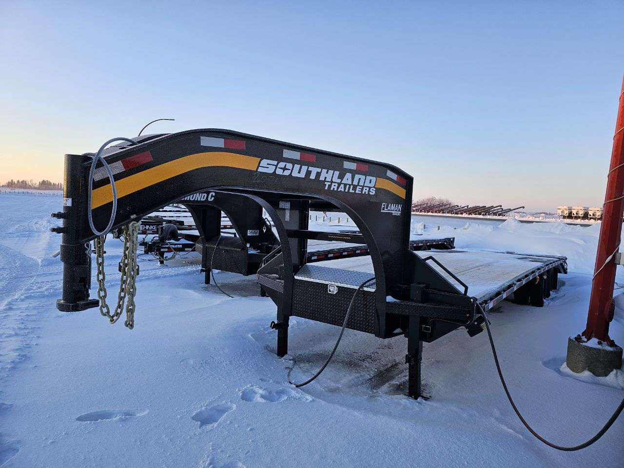 2025 Southland ETG 8'6" x 32' Gooseneck Beavertail Flat Deck