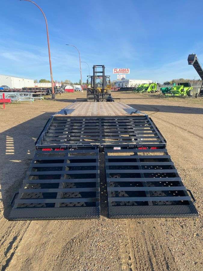 2025 Southland HBA 8'6" x 25' Beavertail Deckover