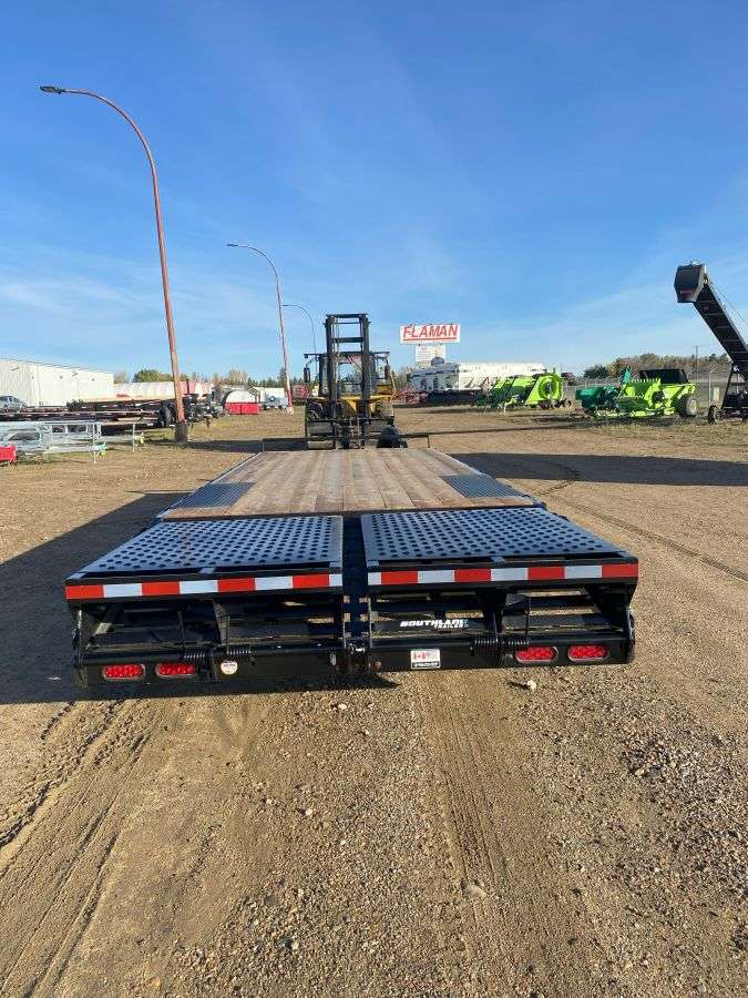 2025 Southland HBA 8'6" x 25' Beavertail Deckover