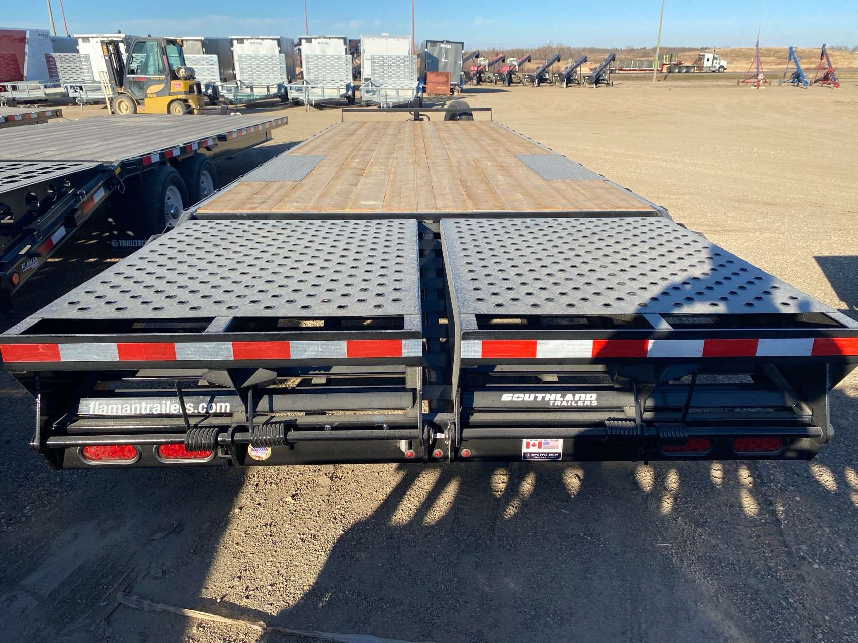 2025 Southland HBA 8'6" x 25' Beavertail Deckover