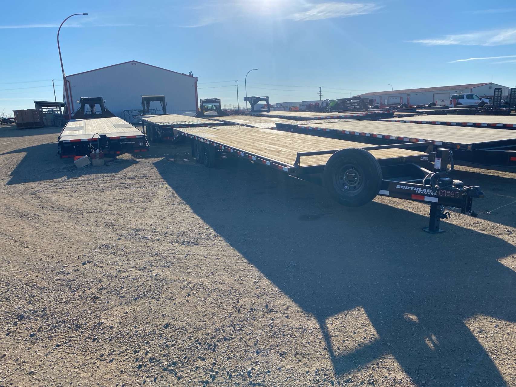 2025 Southland HBA 8'6" x 25' Beavertail Deckover