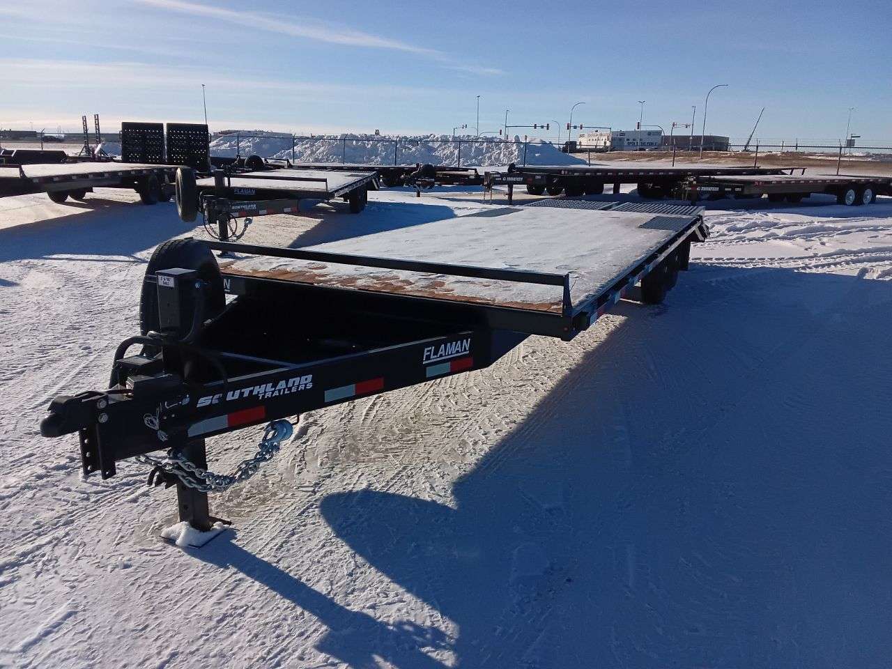 2025 Southland HBA 8'6" x 25' Beavertail Deckover