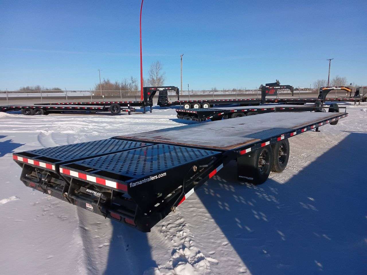 2025 Southland HBA 8'6" x 25' Beavertail Deckover