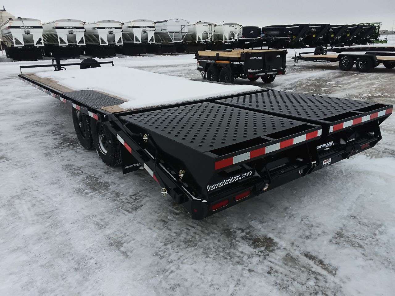 2025 Southland HBA 8'6" x 25' Beavertail Deckover